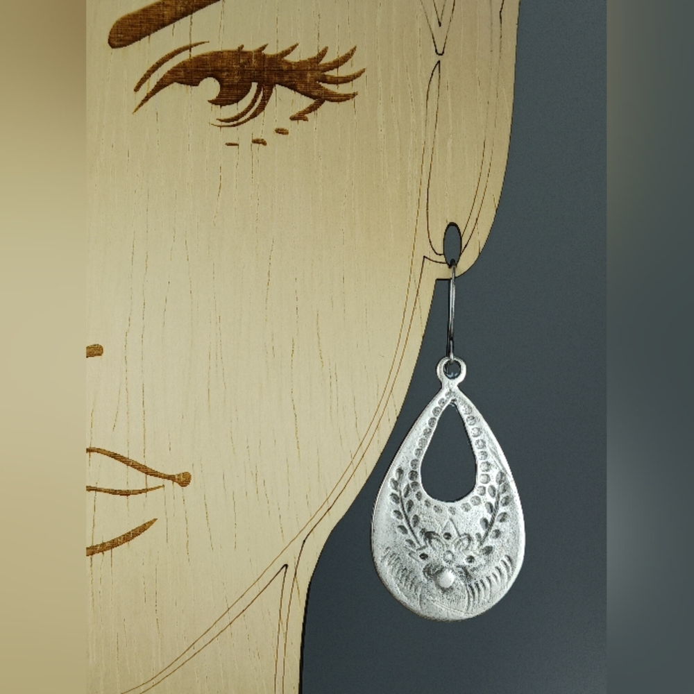 HAND CRAFTED EARRINGS Boho Vintage Style Silver Teardrop Flower Rustic Dangle - Picture 5 of 6